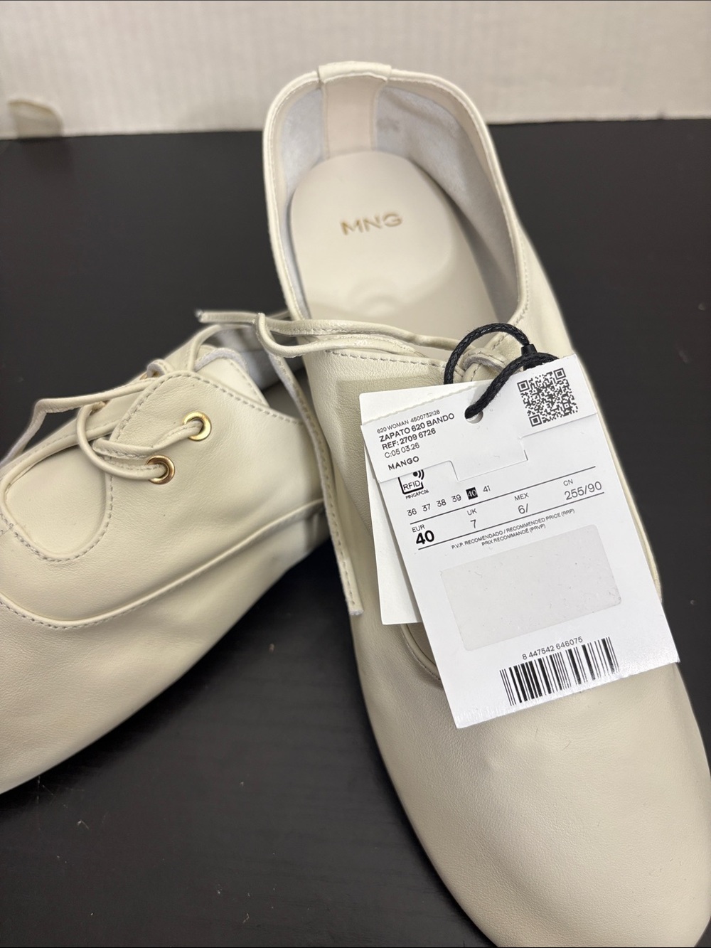 Mango Cream Lace-Up Flats with Gold Eyelets LACE-UP LEATHER SHOES 6726